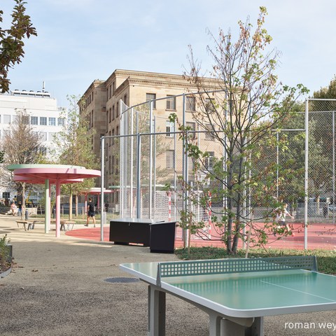 Sek Rosental Pausenplatz. Vergrösserte Ansicht